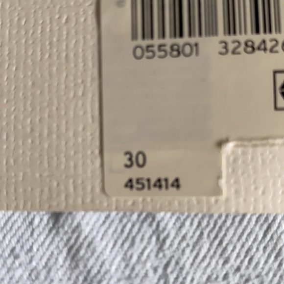 Levi’s white jean shorts - Picture 4 of 4